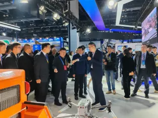 中國國際應(yīng)急展快訊：應(yīng)急管理部部長王祥喜了解凌天智能裝備集團無人化裝備創(chuàng)新與應(yīng)用情況！